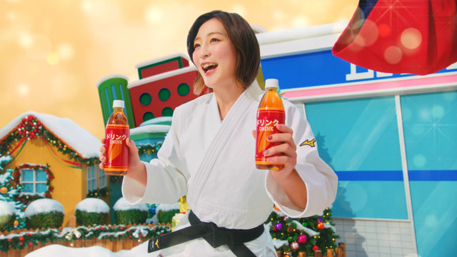 松山ケンイチ、角田夏実、早田ひなが出演するローソンの新TV CM「冬のハピとく祭」篇