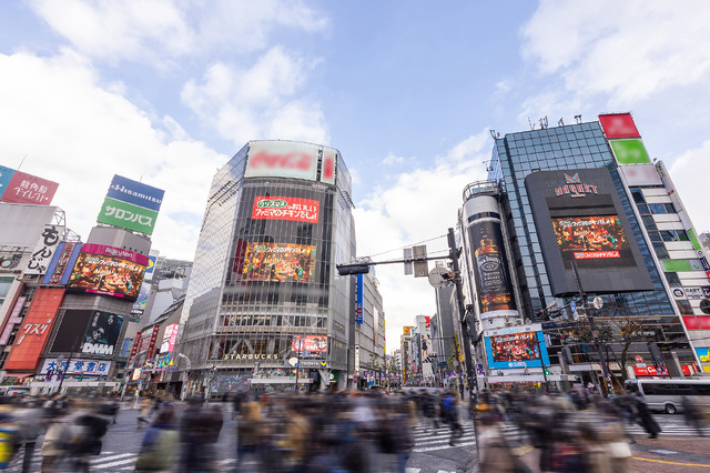 TWICEの新CMが渋谷スクランブル交差点の大型ビジョン4面をジャック