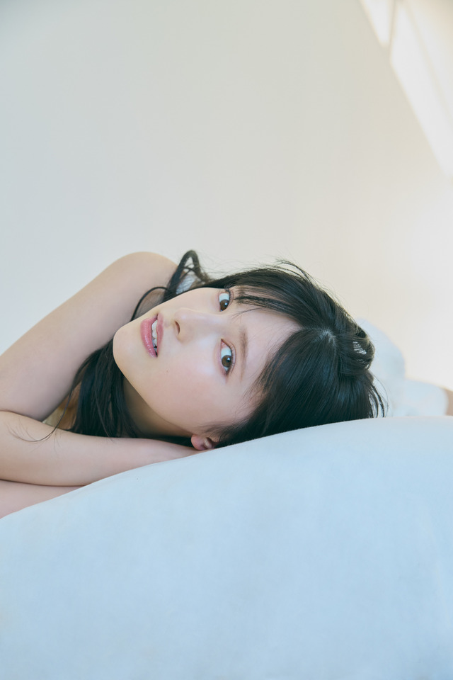 菅田愛貴1st写真集『すのあき』撮影：三瓶康友　(C)SDP