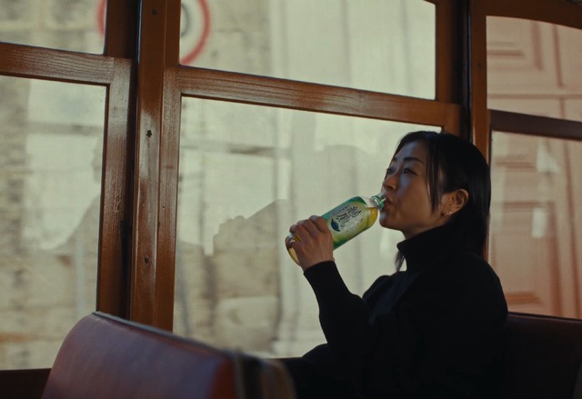 スペシャルムービー「綾鷹meets宇多田ヒカル ‘Mine or Yours’」（90秒）