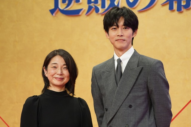 脚本担当・安達奈緒子、松坂桃李【写真：竹内みちまろ】
