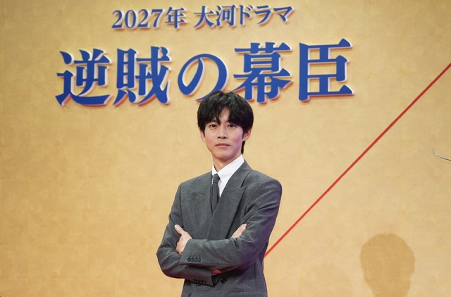 松坂桃李【写真：竹内みちまろ】