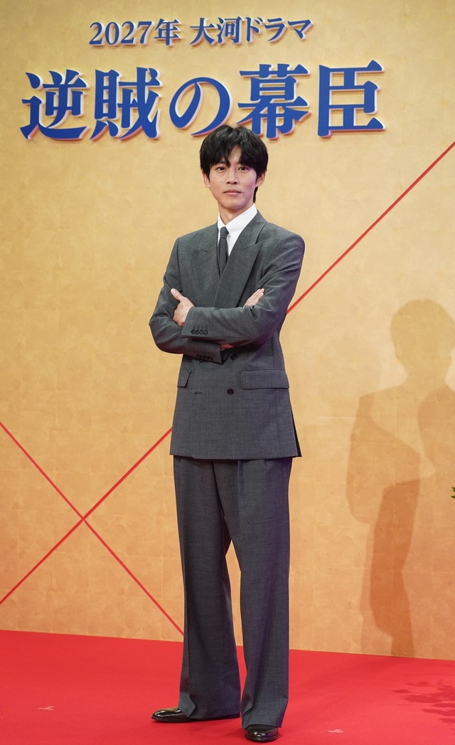 松坂桃李【写真：竹内みちまろ】