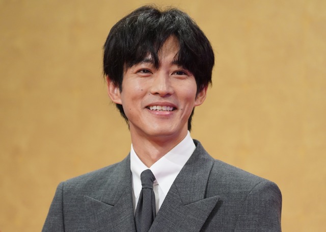 松坂桃李【写真：竹内みちまろ】