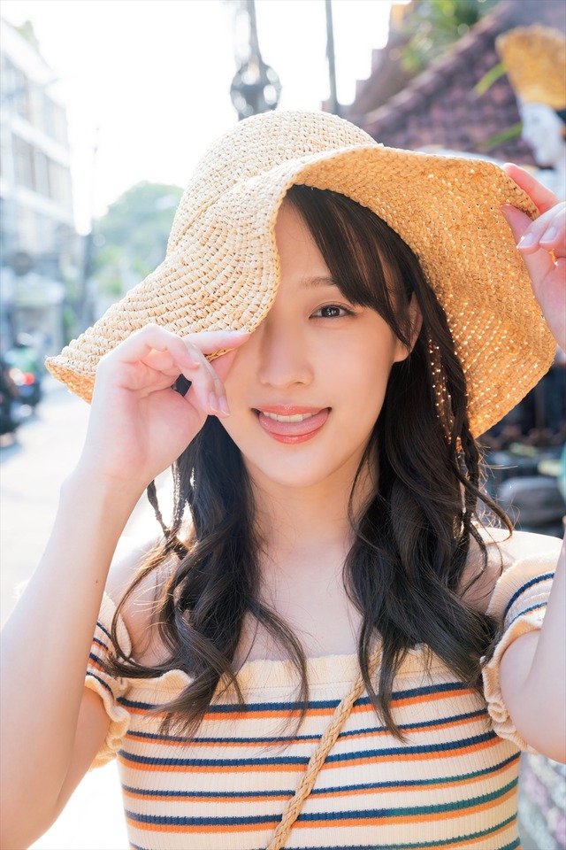 SKE48・鎌田菜月の初写真集『やさしい日差し』　(C)KADOKAWA (C)Zest, Inc. PHOTO/田中智久