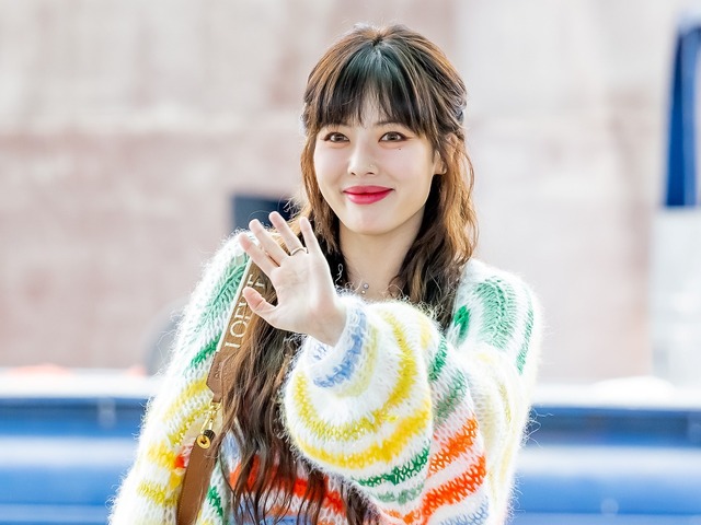 “網タイツ”ウェディングフォトも話題に…歌手ヒョナ、結婚後初のカムバック決定！