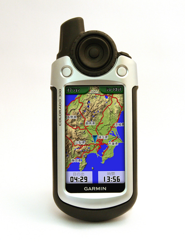 COLORADO 300。GPSmapシリーズに代わるハンドヘルドGPSのハイエンド。“ロックンローラー”と呼ばれるダイヤル風デバイスで操作性が格段に向上。耐久性/信頼性はこれまでのGARMINゆずりだ