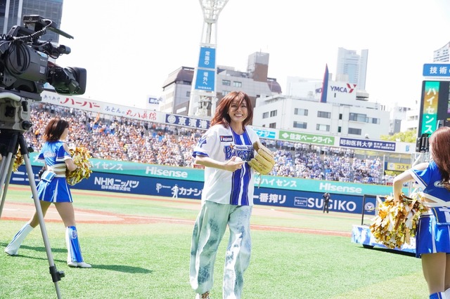 相川七瀬、始球式でノーバンピッチング！3度目の正直