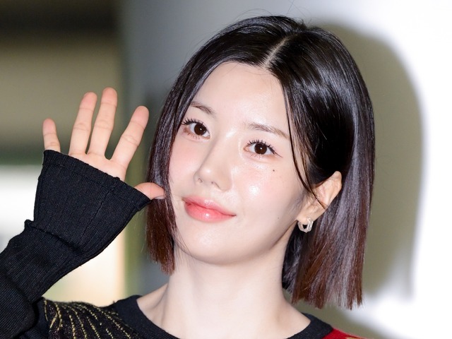 “ずぶ濡れフェス”衣装に続く肌見せ！クォン・ウンビ、スイムウェア姿で披露したボリューム感「昇天」【PHOTO】
