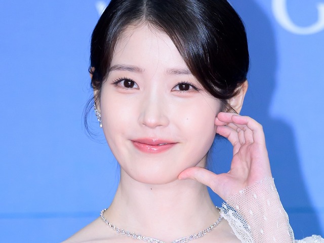 受賞は逃したものの、「百想芸術大賞」の授賞式でも美談を残したIUに拍手