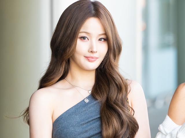 「大阪に女神がぁ」KISS OF LIFE・ベル、日本で“美の無双”！グリコ前ショットにファン悶絶【PHOTO】