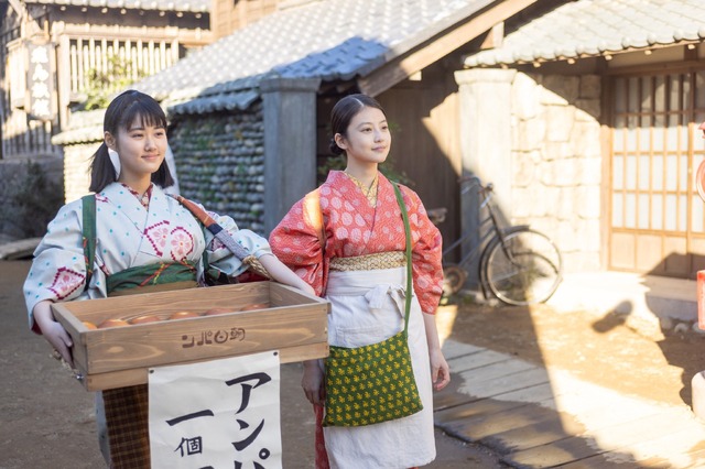 『あんぱん』朝田家の三女・朝田メイコ役を演じる原菜乃華　（C）NHK