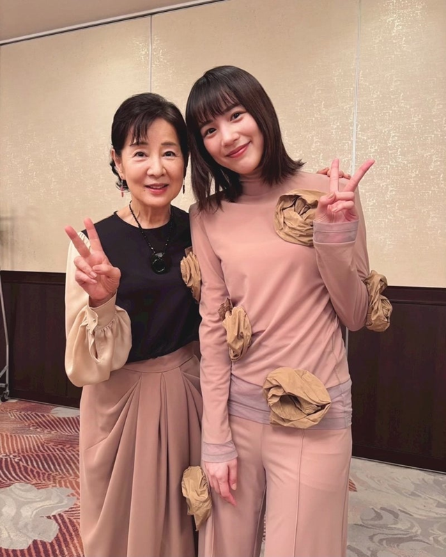 左から吉永小百合、のん（写真はのんの公式ブログから）