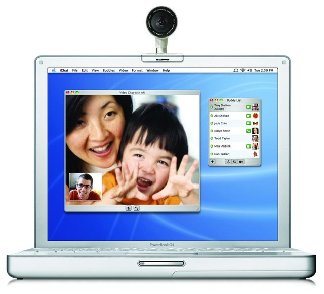 アップル、iChat AVに最適なFireWireカメラ「iSight」を発売。7/11から17,800円