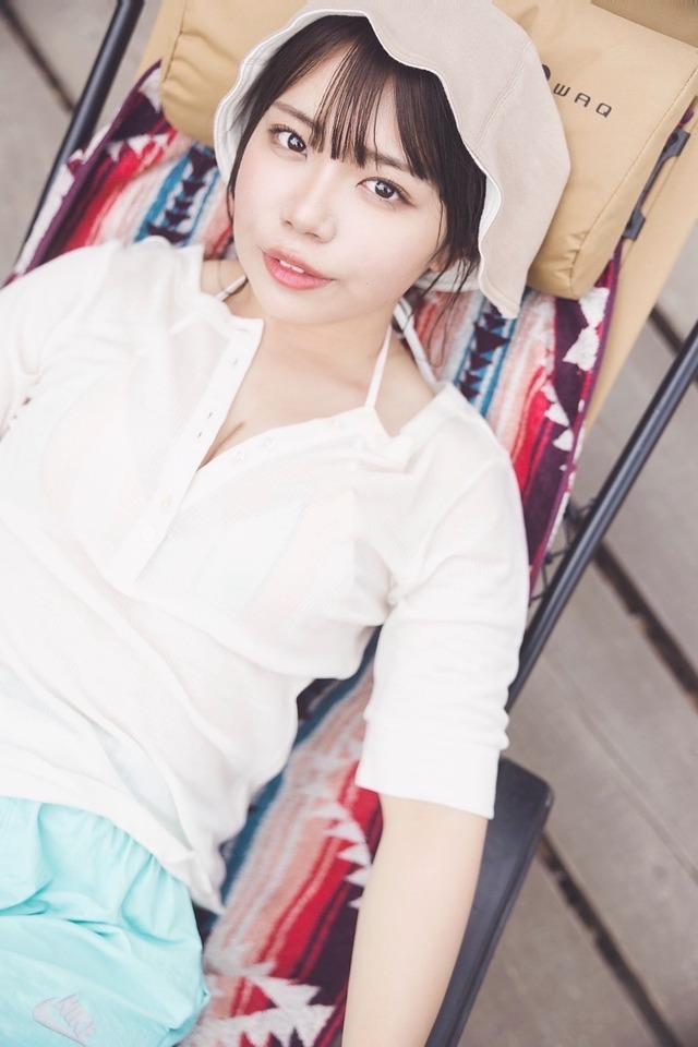 “日本一だらしない”キャンプ女子 153cm たにりか 1st デジタル写真集『週末ふたりキャンプ』　撮影：藤本和典