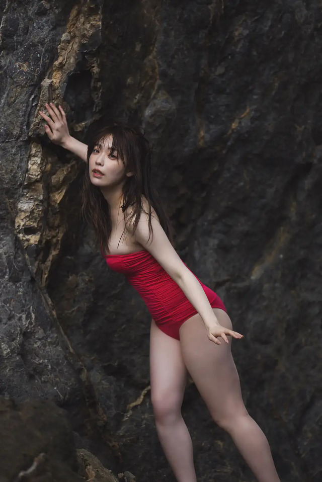 『塩見きら1st写真集　きらららぽん』撮影：藤本和典