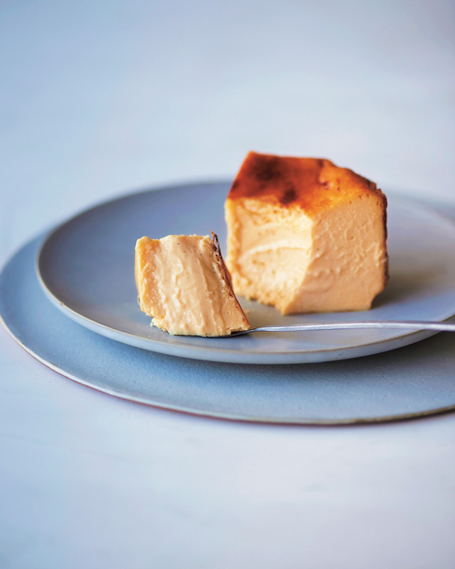 「バスクチーズケーキ」3,780円(直径約11cm)〈各日数量限定〉