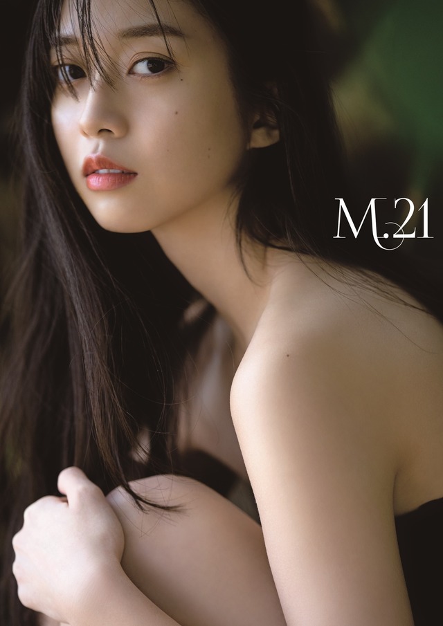 牧野真莉愛 写真集『M.21』（ワニブックス）　撮影：魵澤和之