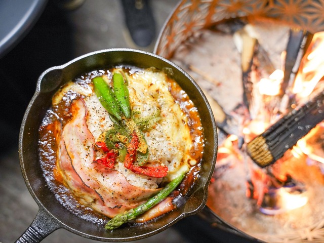 たき火スキレットの焼きカレー　1,500円(税込)