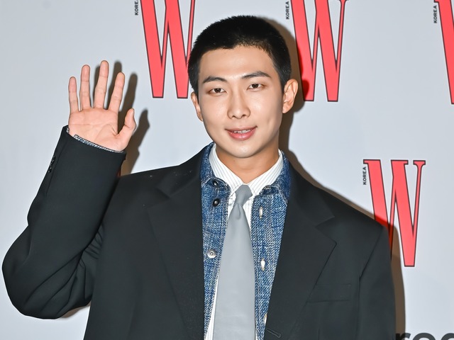 除隊間近のBTS・RM、米3大音楽授賞式で「Favorite K-Pop Artist」受賞！K-POP初の快挙も