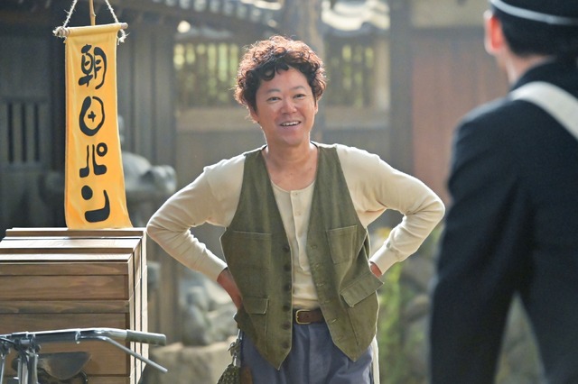 『あんぱん』屋村草吉役を演じる阿部サダヲ　（C）NHK