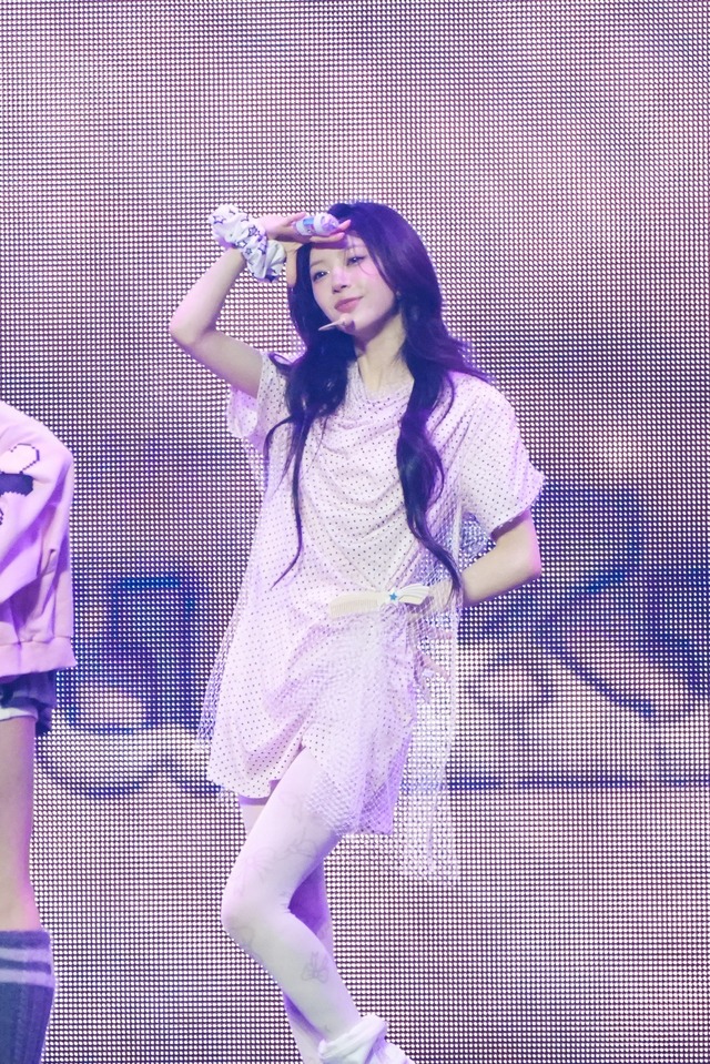ILLIT 2025 Weverse Con Festival ステージ写真　(P)&(C) BELIFT LAB Inc.