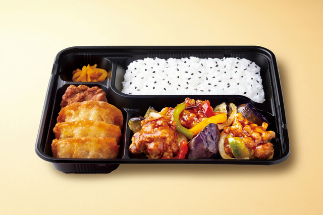 スタミナ鶏となすの黒酢あん弁当　（税込価格862.92円）
