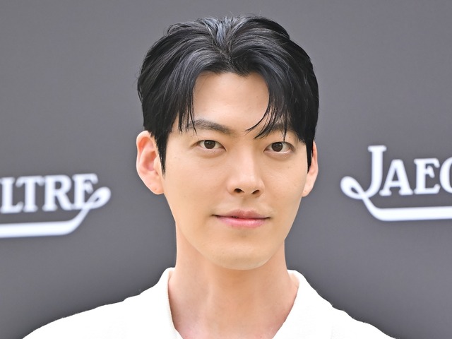 「なぜ京都に!?」“余命宣告”告白でも話題のキム・ウビン、来日中に見せた愛嬌モードにファン悶絶！