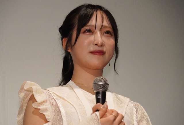 小栗有以【写真：竹内みちまろ】