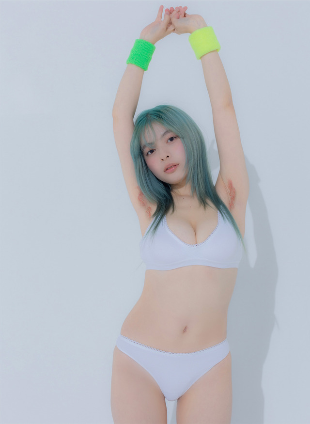 あにお天湯の新作デジタル写真集『EVE』　撮影：Akihiro Saga　（C）2025 As.