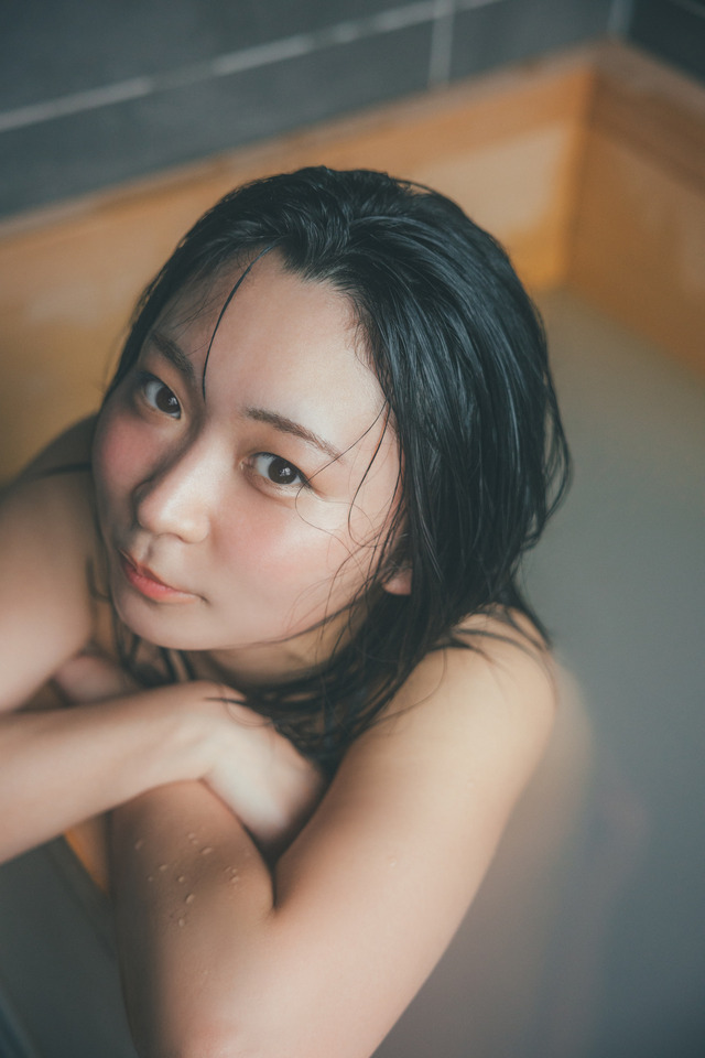 アンゴラ村長の初本格グラビア写真集『標準体型』　撮影：東京祐 （C）講談社