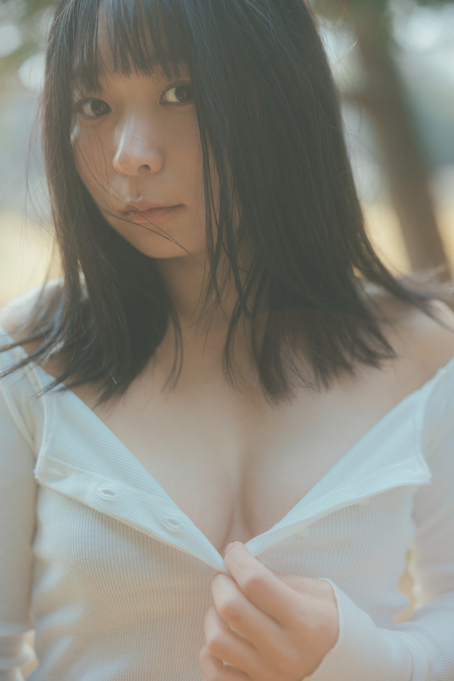 アンゴラ村長の初本格グラビア写真集『標準体型』　撮影：東京祐 （C）講談社