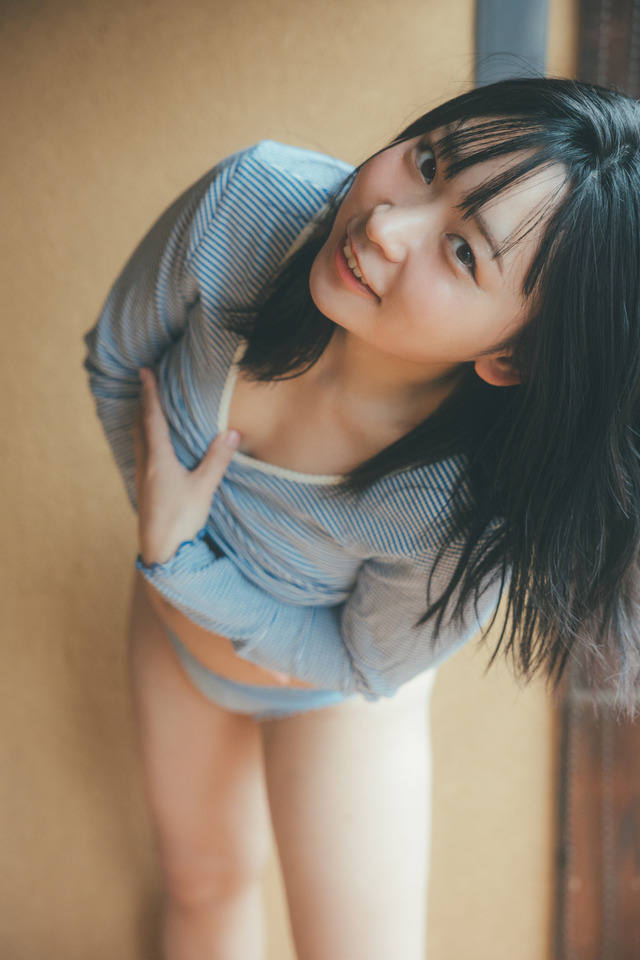 アンゴラ村長の初本格グラビア写真集『標準体型』　撮影：東京祐 （C）講談社
