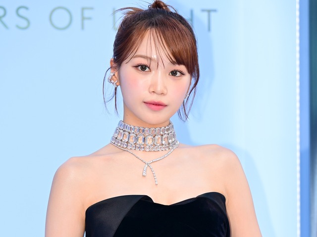 無防備な胸元があらわに…LE SSERAFIM・チェウォン、“ガッツリ”開いた大胆姿に視線釘付け「衝撃的」【PHOTO】