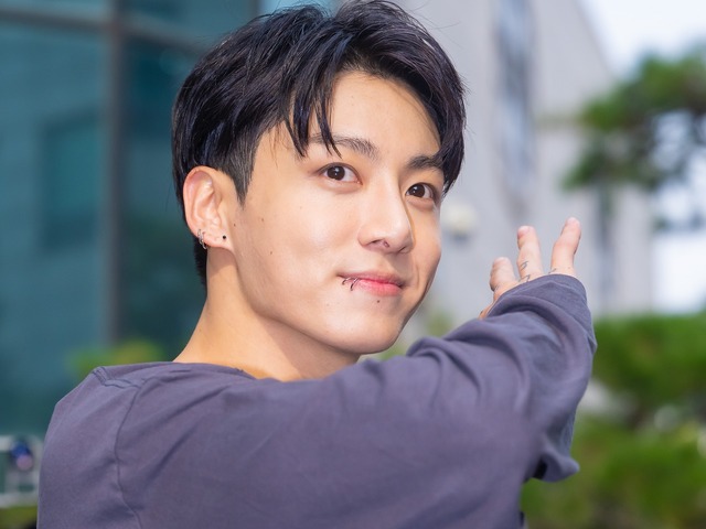 BTS・JUNG KOOK、アジアソロアーティスト史上初の快挙！『Seven』がSpotifyで24億回再生突破