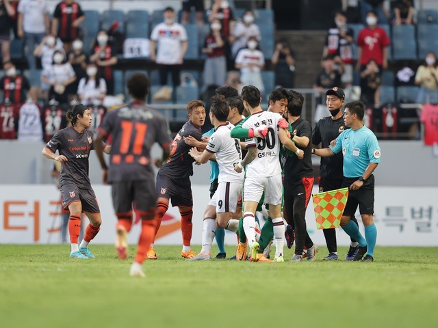 韓国Kリーグで“リスペクト問題”再び。選手の中指立てに一部サポの過剰非難まで…人気上昇と対照的な「配慮と理解の欠如」