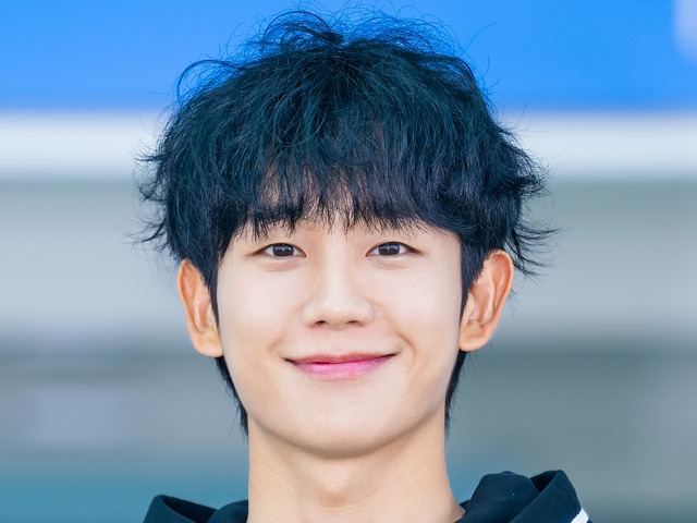 俳優チョン・ヘイン、イタリアの博物館で見せた“彫刻級”の美しさ！現地の職員も魅了【PHOTO】