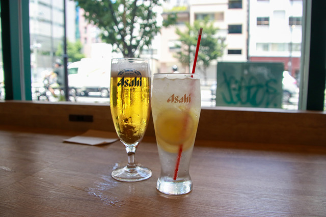 アサヒ生ビール（通称マルエフ）とジンレモンサワー