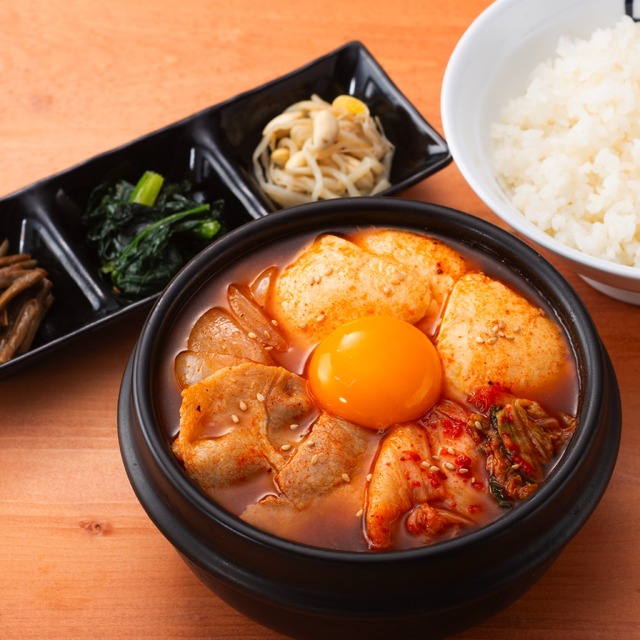 石鍋豆富チゲ定食（税込1,078円）