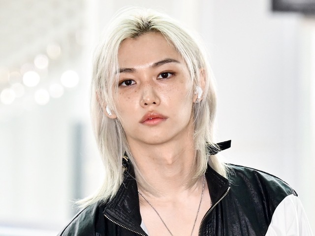「息ができない…」Stray Kids・フィリックス、“爆イケビジュ”で別人級のカリスマ発揮！【PHOTO】