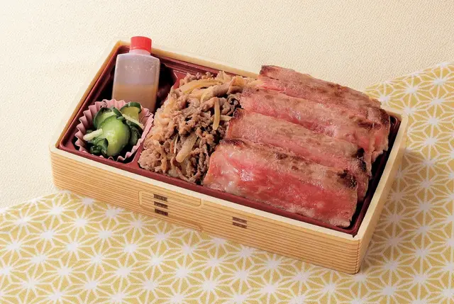 佐賀牛サーロインステーキすき焼き弁当　2,268円(1折)