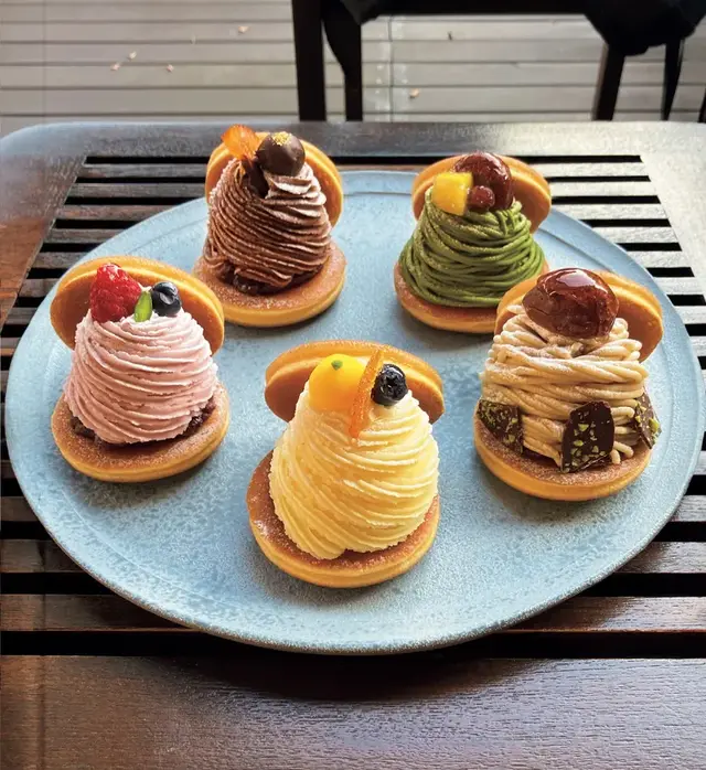 モンブランどら焼き各種(和栗・あまおう・抹茶・柚子・チョコレート)　各891円(1個)