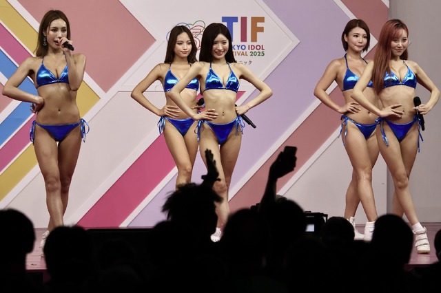 CYBERJAPAN DANCERS【撮影：浜瀬将樹】