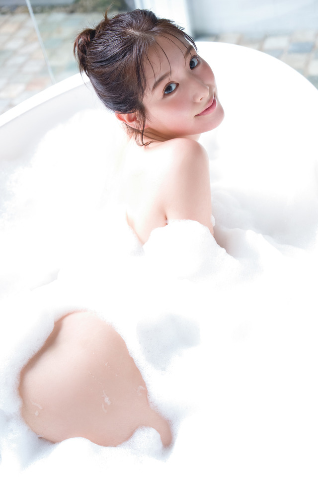 葉月くれあ1st写真集「clarus」Ⓒ Takeo Dec. Dec.／講談社