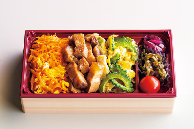 「沖縄県認証 琉球料理 伝承人謹製　だし香るラフテー琉球料理弁当」2,160円(1折)