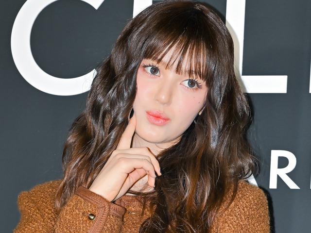 活動休止中のNewJeans・ダニエル、短いウェアで見せたくびれに注目！初のランニング大会に出場か