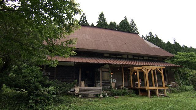 セルフリノベーションした築140年の茅葺き古民家©MBS