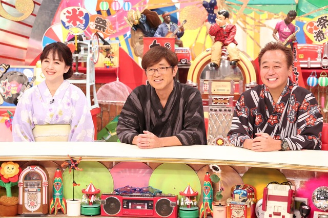 左から）相田翔子、さまぁ～ず（大竹一樹・三村マサカズ）(C)フジテレビ