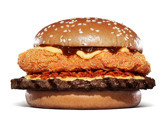 チキン＆ビーフ ビッグマウスインフェルノバーガー　単品1,290円、セット1,590円