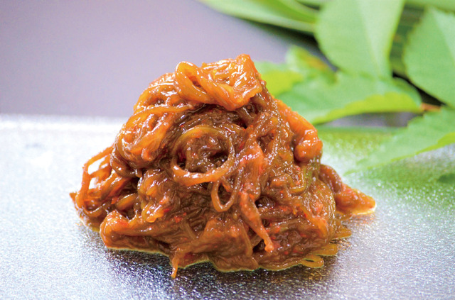 「もずくのキムチ漬け」1,481円(350g)